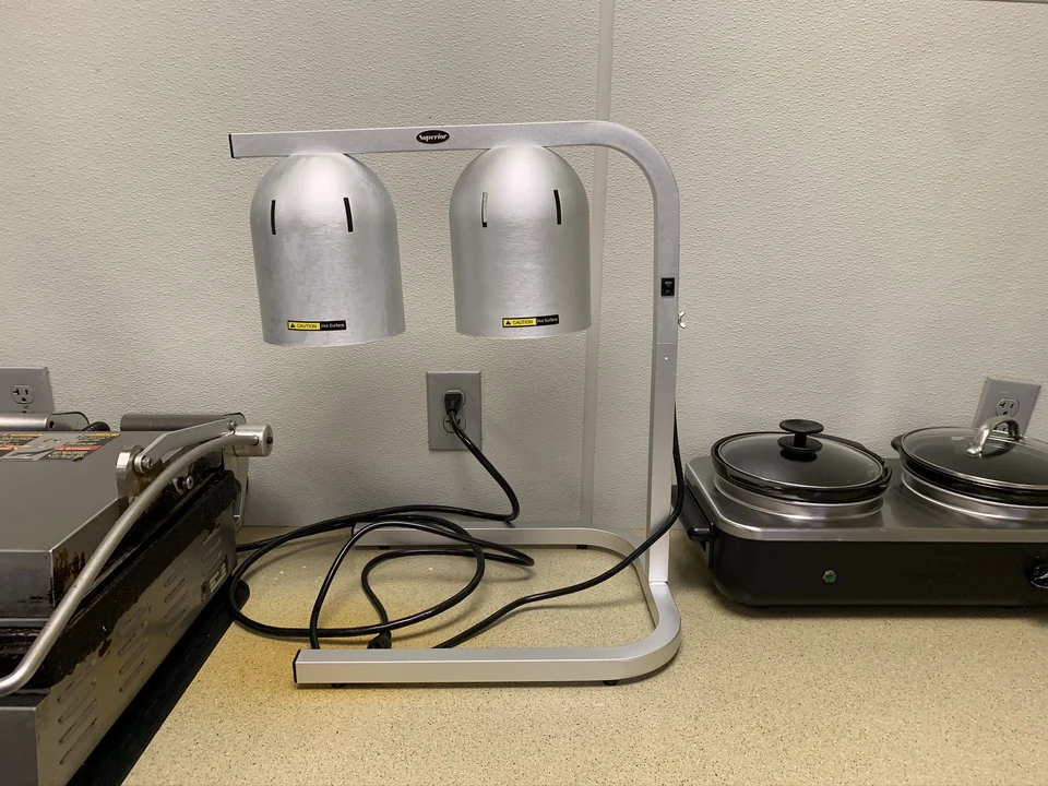 Countertop, heat lamps and equipment in Beleaf’s work photos